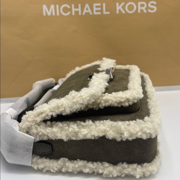 MICHAEL KORS Bradshaw Medium Suede and Faux Shearling Messenger Bag
Olive 
NWT - Picture 9 of 16